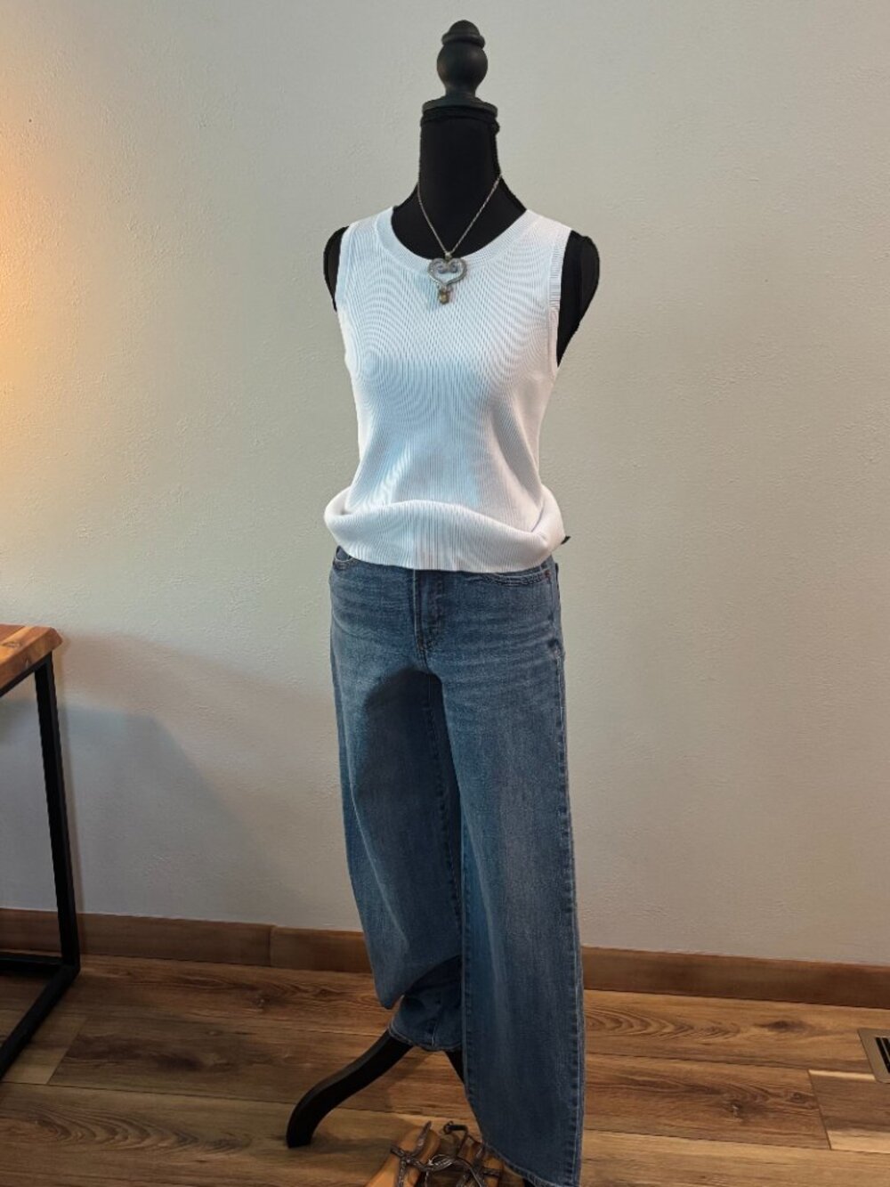 NWOT Old Navy Medium Wash Jean, Size 0